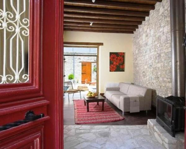 Redblue Door Two Traditional Listed Houses ปาโน เลฟคารา ภายนอก รูปภาพ